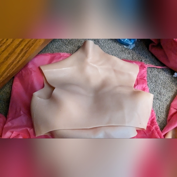 Fake silicone chest shorter - Picture 9 of 10